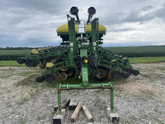16 ROW 30″, 31 ROW 15″, CCS, HYDRAULIC, PLANTERS: DRAWN - Image 2