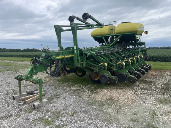 16 ROW 30″, 31 ROW 15″, CCS, HYDRAULIC, PLANTERS: DRAWN - Image 3