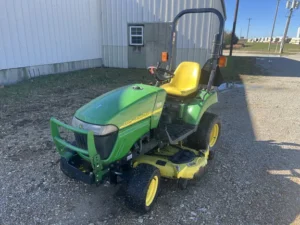 JOHN DEERE 2305 LAWN MOWER